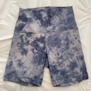 Like New Lululemon Align 6” Tie Dye Biker Shorts Size 4